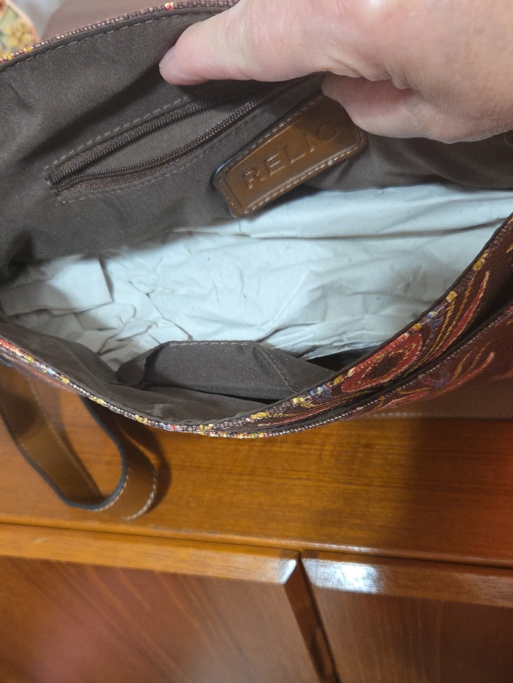 Relic Brown Peacock-Feather Crossbody Bag with Matching Wallet - Picture 5 of 16